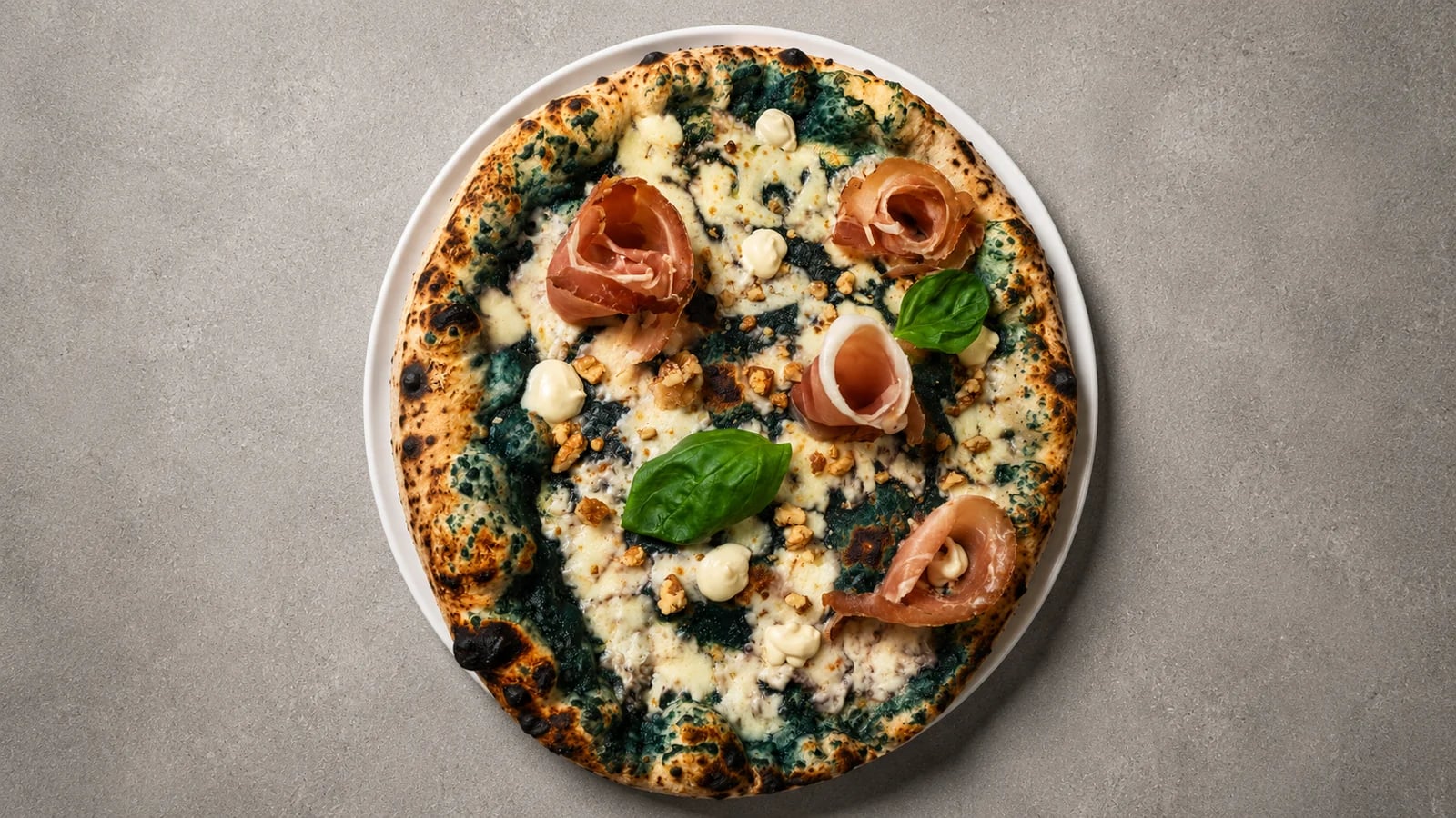 Bianca con crudo e noci